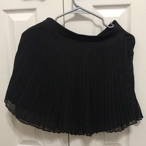 Black pleated skirt